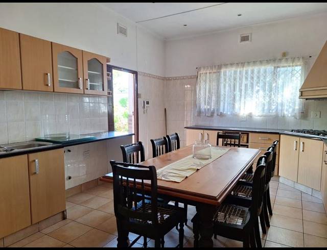 6 BEDROOM HOUSE FOR SALE IN UMKOMAAS